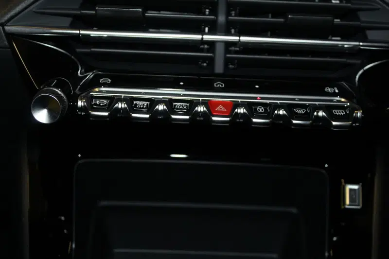 Peugeot 2008 nuova a Cremona (9)