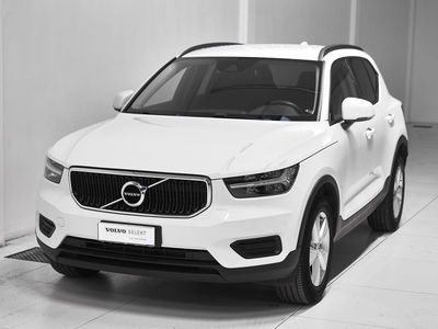 Volvo XC40 T2 Momentum Core del 2022 usata a Prato