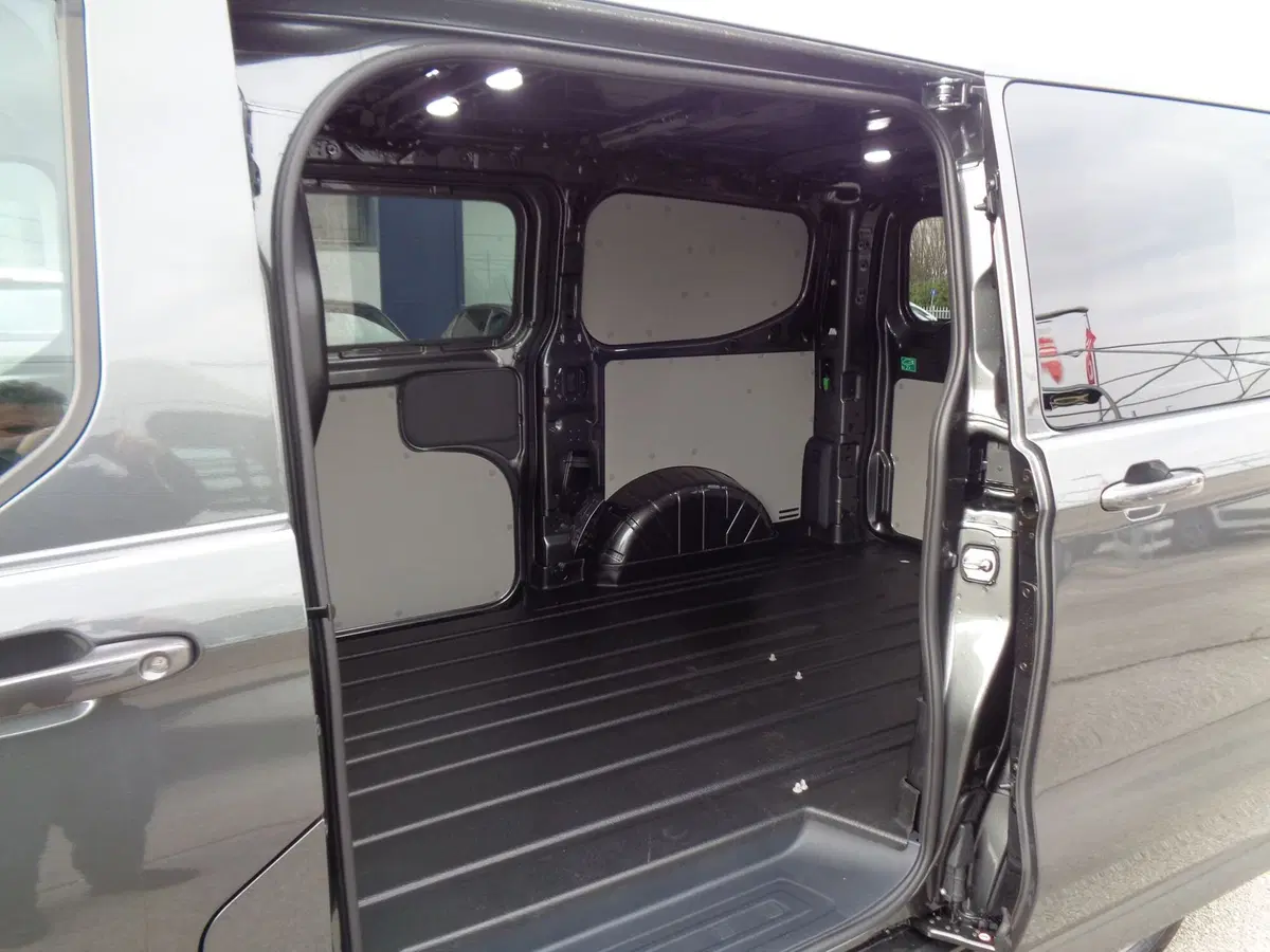 Ford Transit Custom Furgone nuova a Treviso (11)