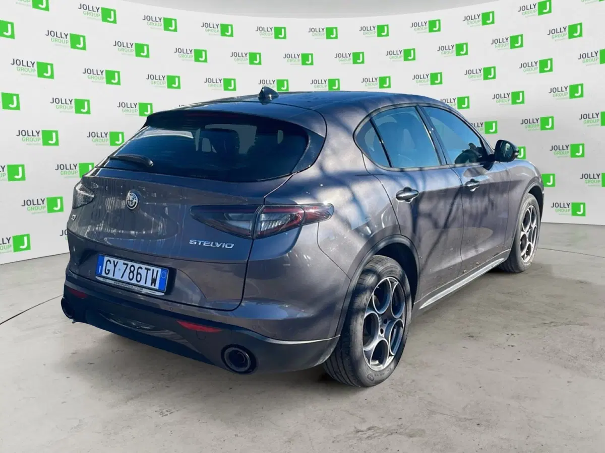 Alfa Romeo Stelvio usata a Frosinone (4)