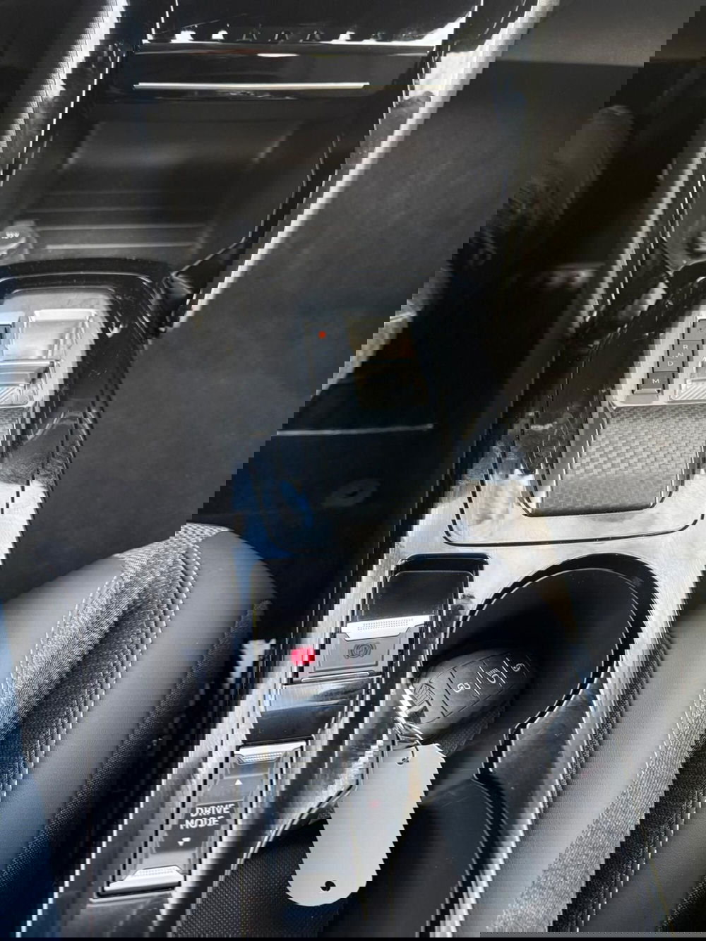 Peugeot 208 usata a Massa-Carrara (16)