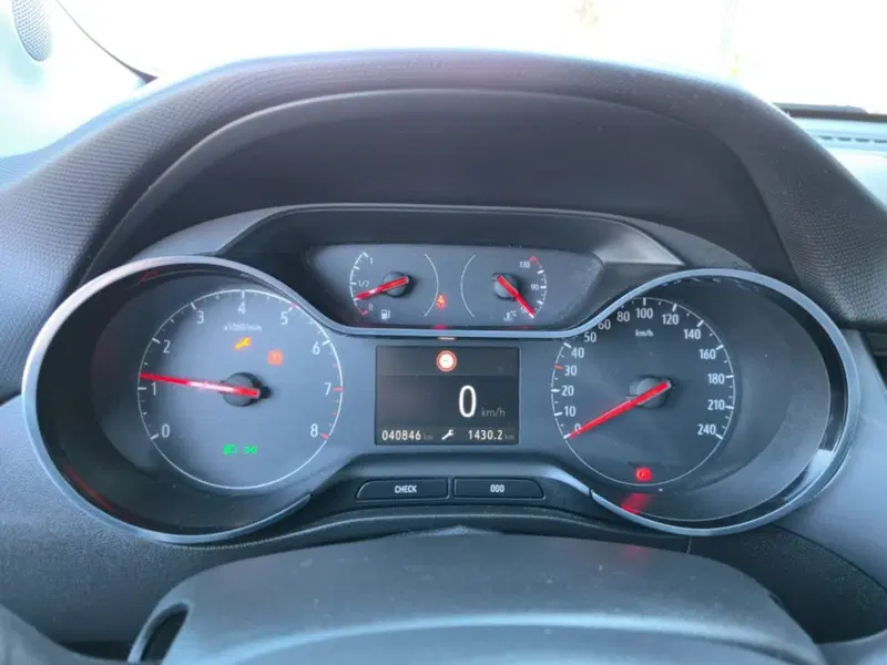 Opel Crossland usata a Foggia (11)