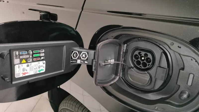 Land Rover Range Rover Velar usata a Verbano Cusio Ossola (12)