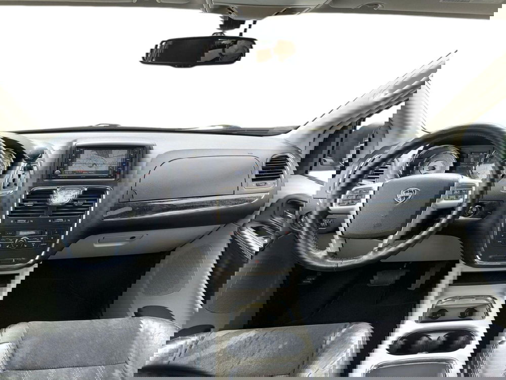 Lancia Voyager usata a Udine (11)