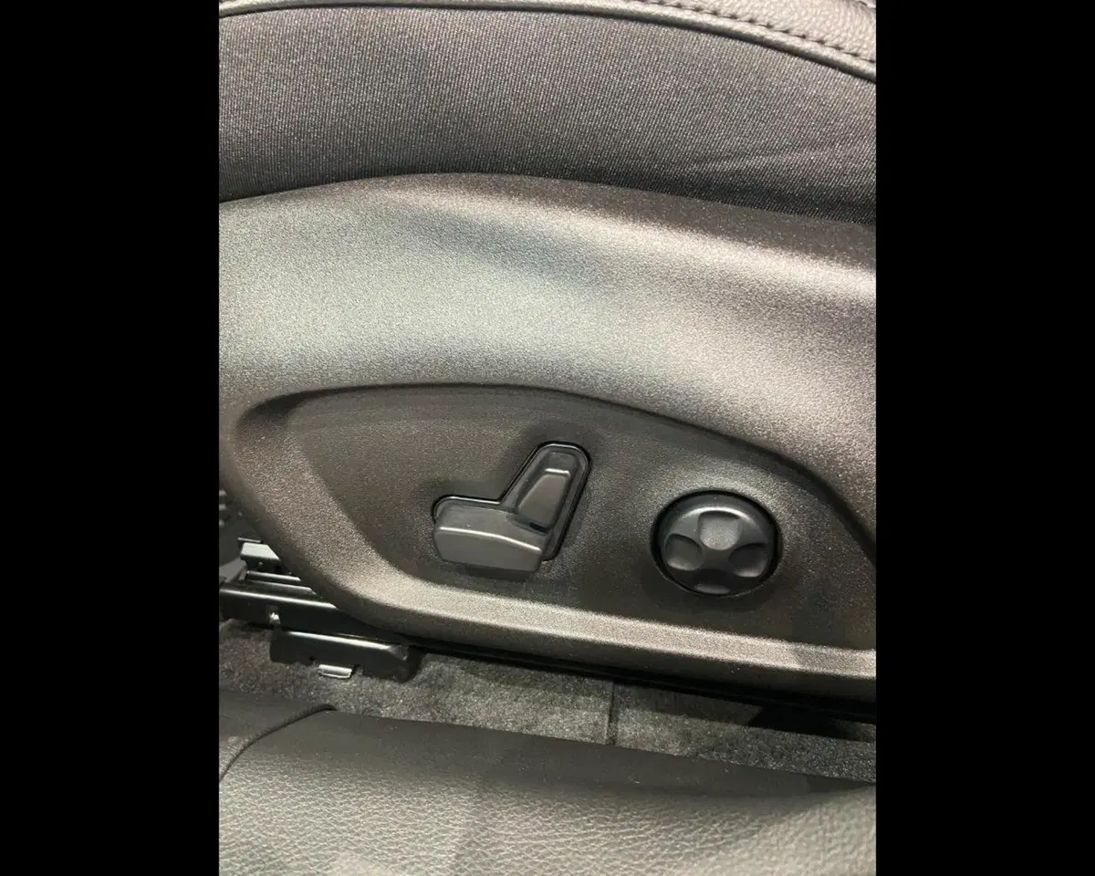 Jeep Compass nuova a Imperia (11)
