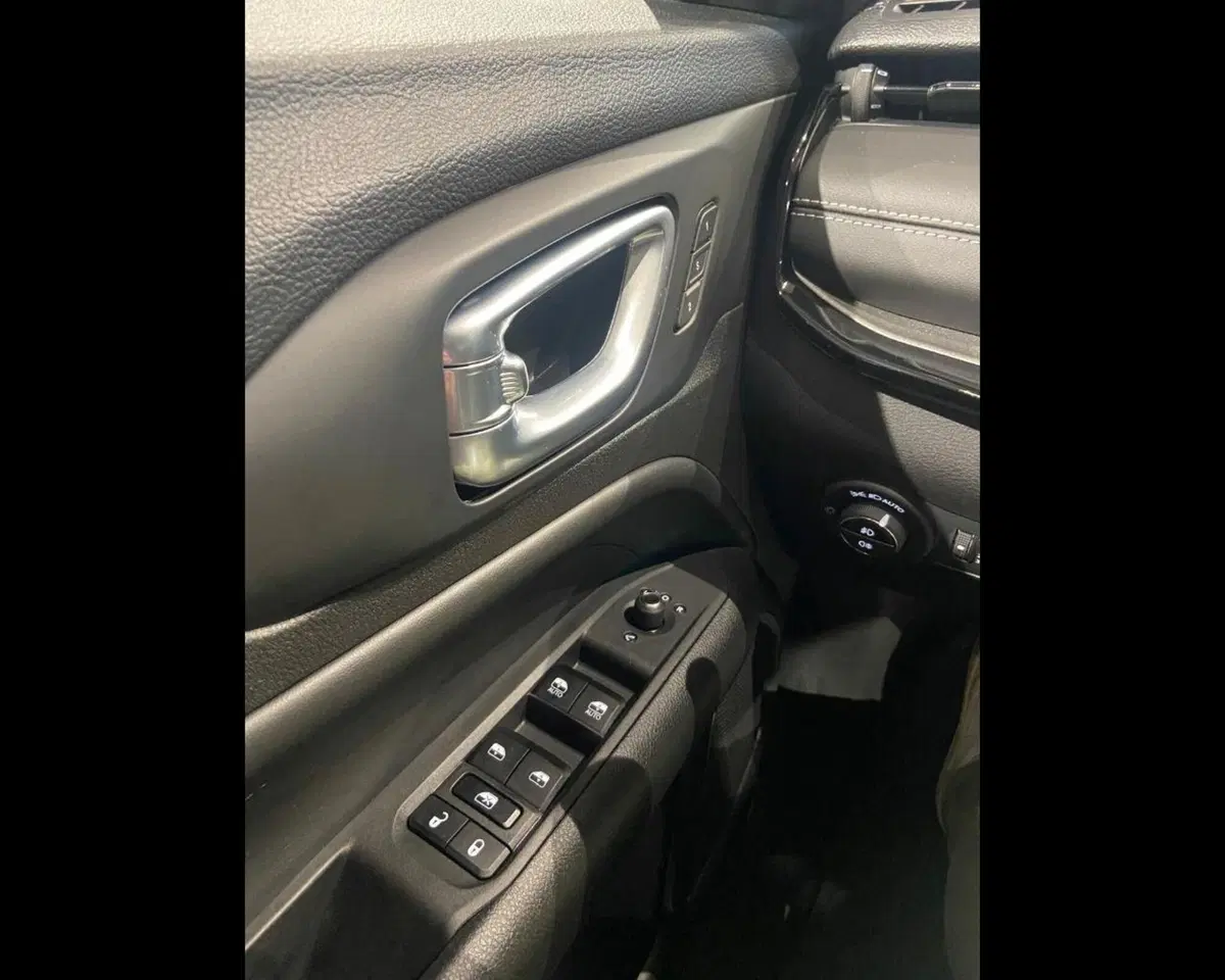 Jeep Compass nuova a Imperia (12)