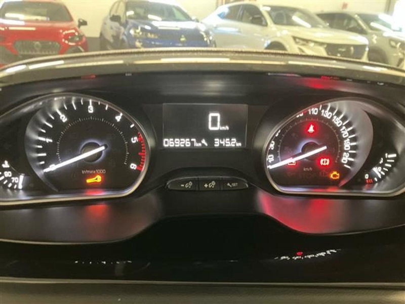 Peugeot 208 usata a Como (15)