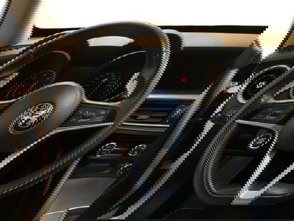 Alfa Romeo Stelvio usata a Como (16)