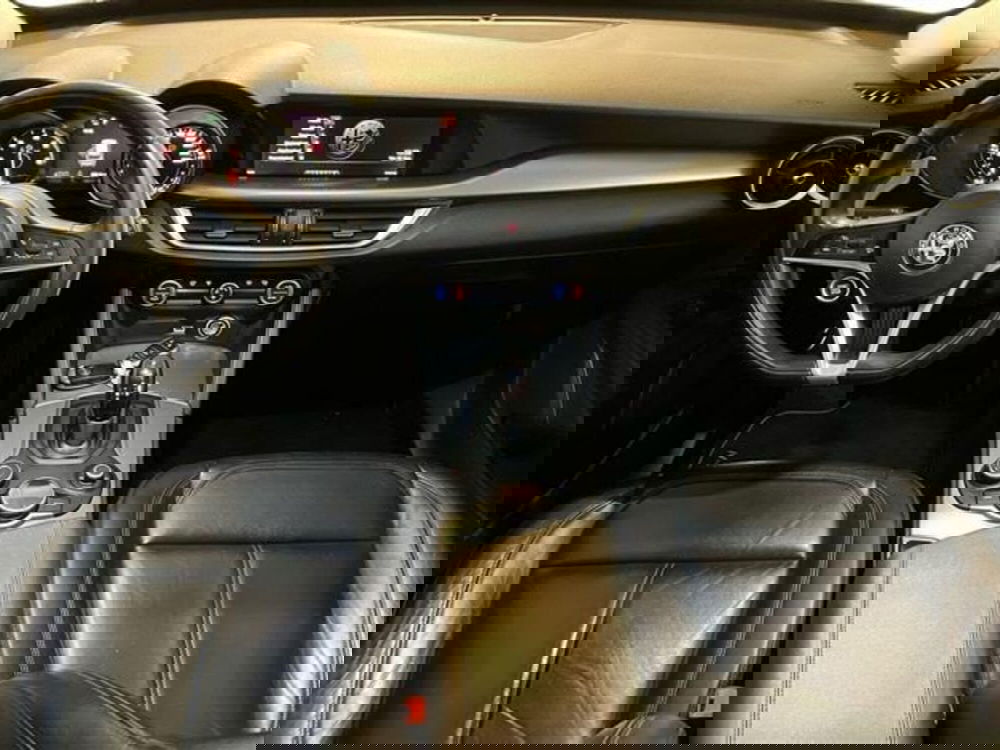 Alfa Romeo Stelvio usata a Como (9)