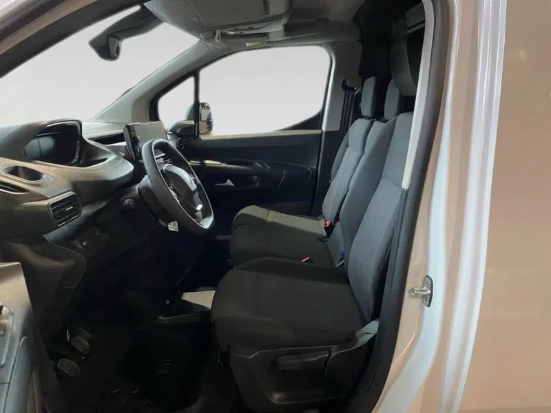 Peugeot Partner Furgone nuova a Torino (7)