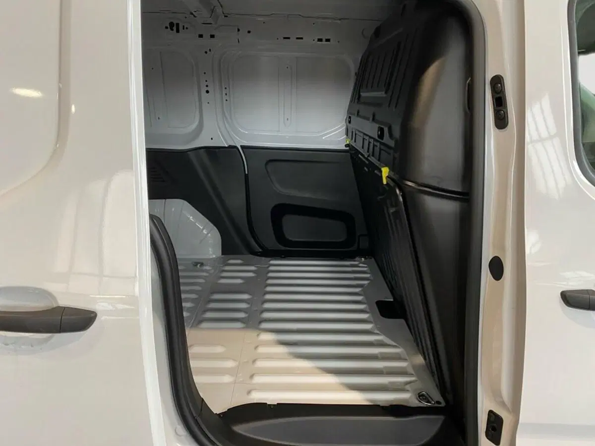 Peugeot Partner Furgone nuova a Torino (8)