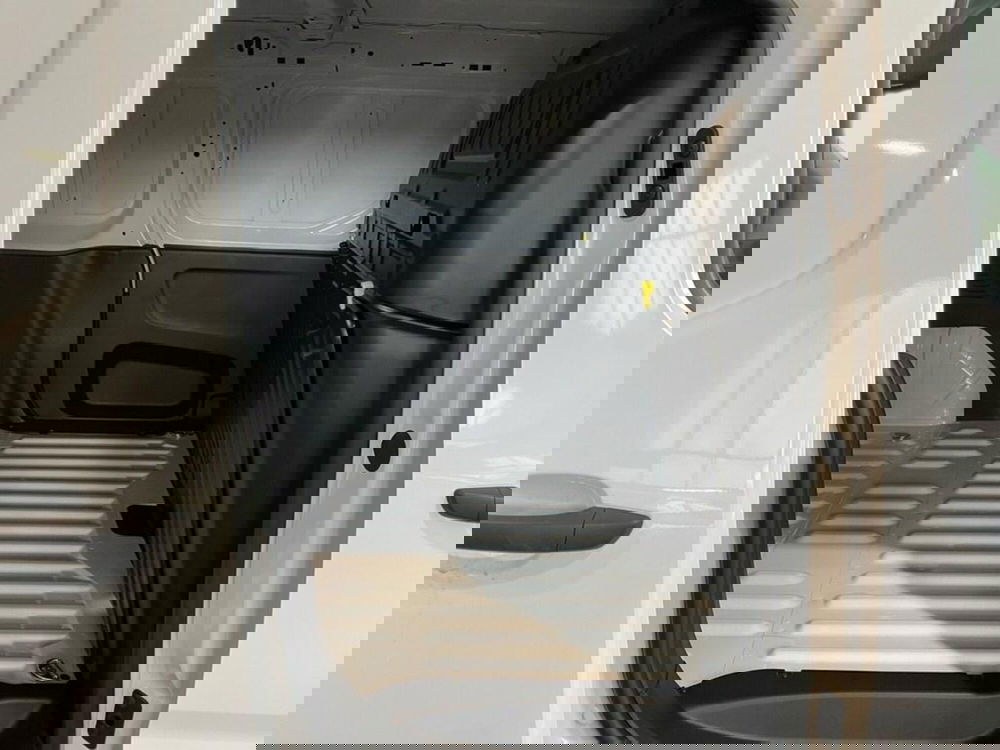 Peugeot Partner Furgone nuova a Torino (8)