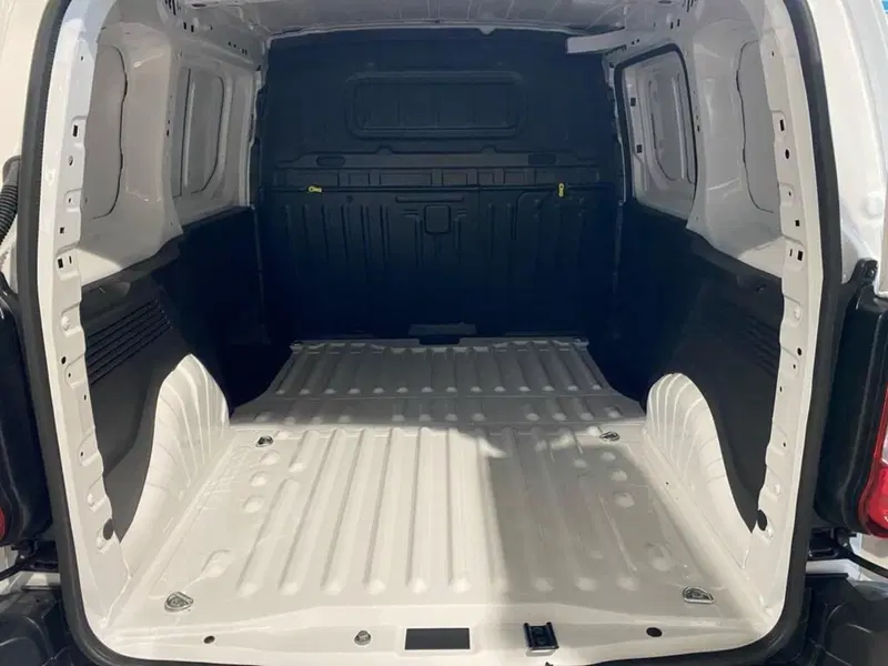Peugeot Partner Furgone nuova a Torino (9)