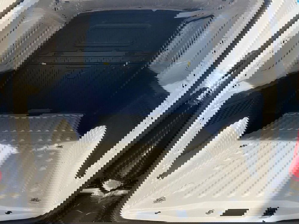 Peugeot Partner Furgone nuova a Torino (9)