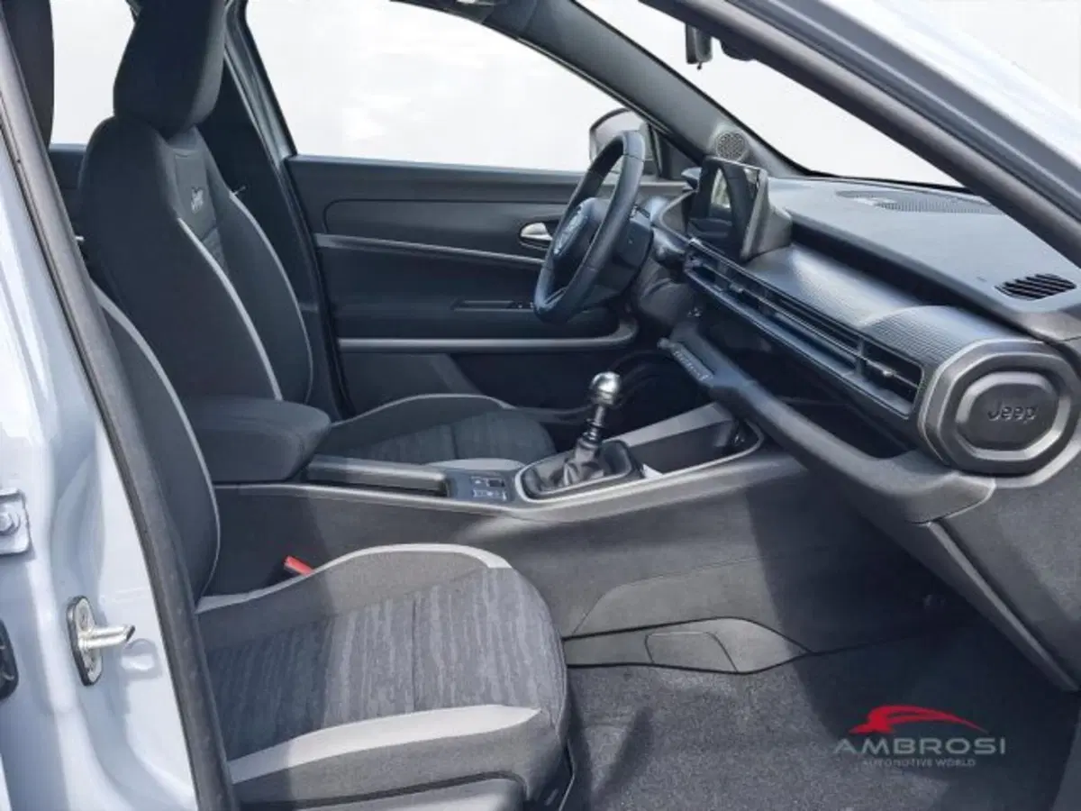 Jeep Avenger nuova a Perugia (12)