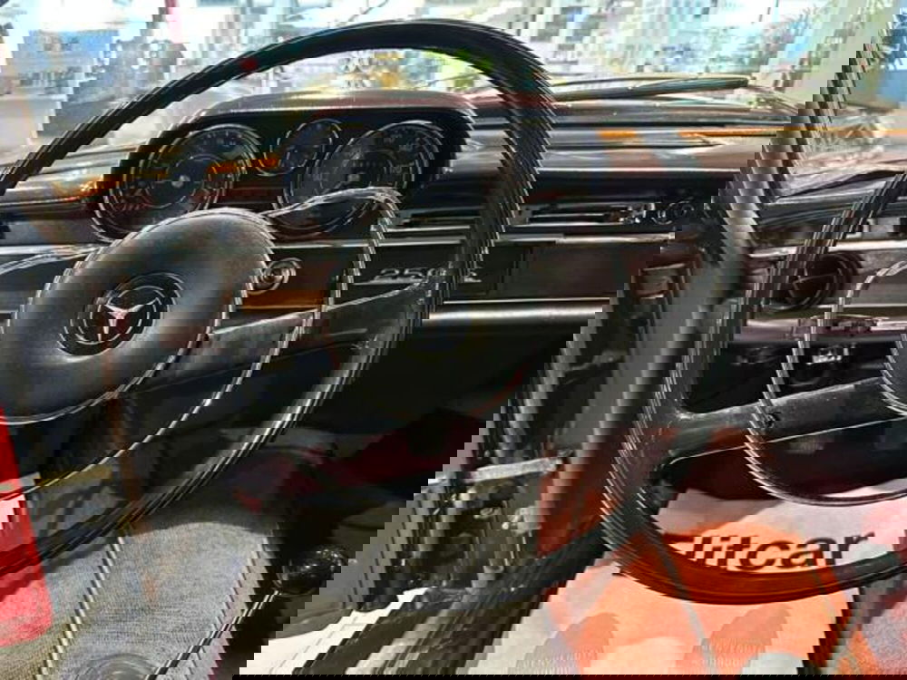 Mercedes-Benz 250 usata a Milano (17)