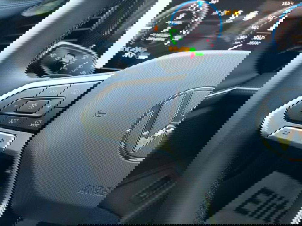 Volkswagen Passat nuova a Milano (15)