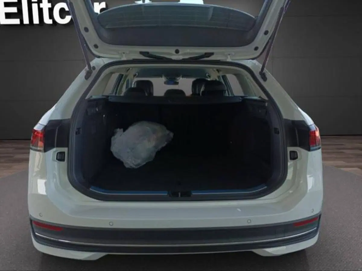 Volkswagen Passat nuova a Milano (19)