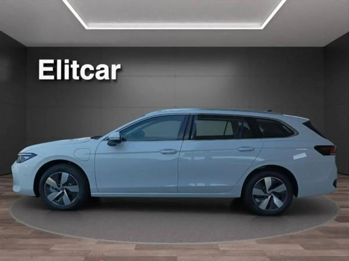 Volkswagen Passat nuova a Milano (3)