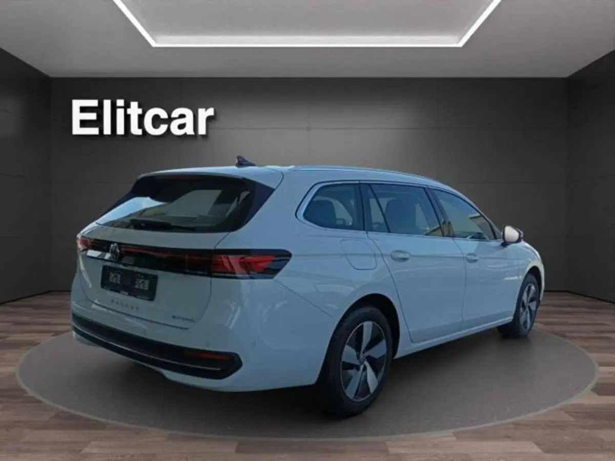 Volkswagen Passat nuova a Milano (5)