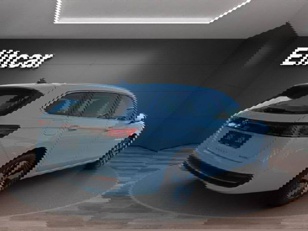 Volkswagen Passat nuova a Milano (5)