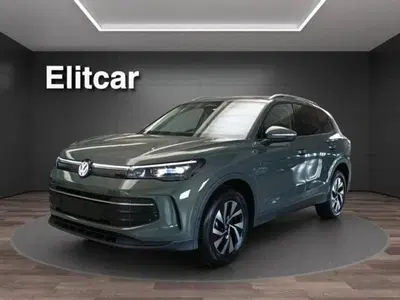 Volkswagen Tiguan 2.0 tdi Edition 150cv dsg nuova a Magenta