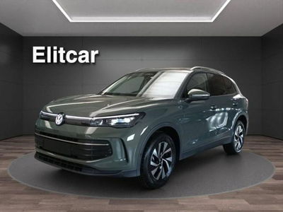 Volkswagen Tiguan 2.0 tdi Edition 150cv dsg nuova a Magenta