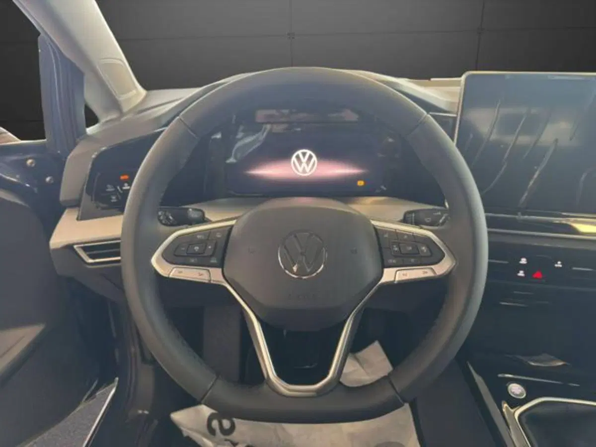 Volkswagen Golf nuova a Milano (10)