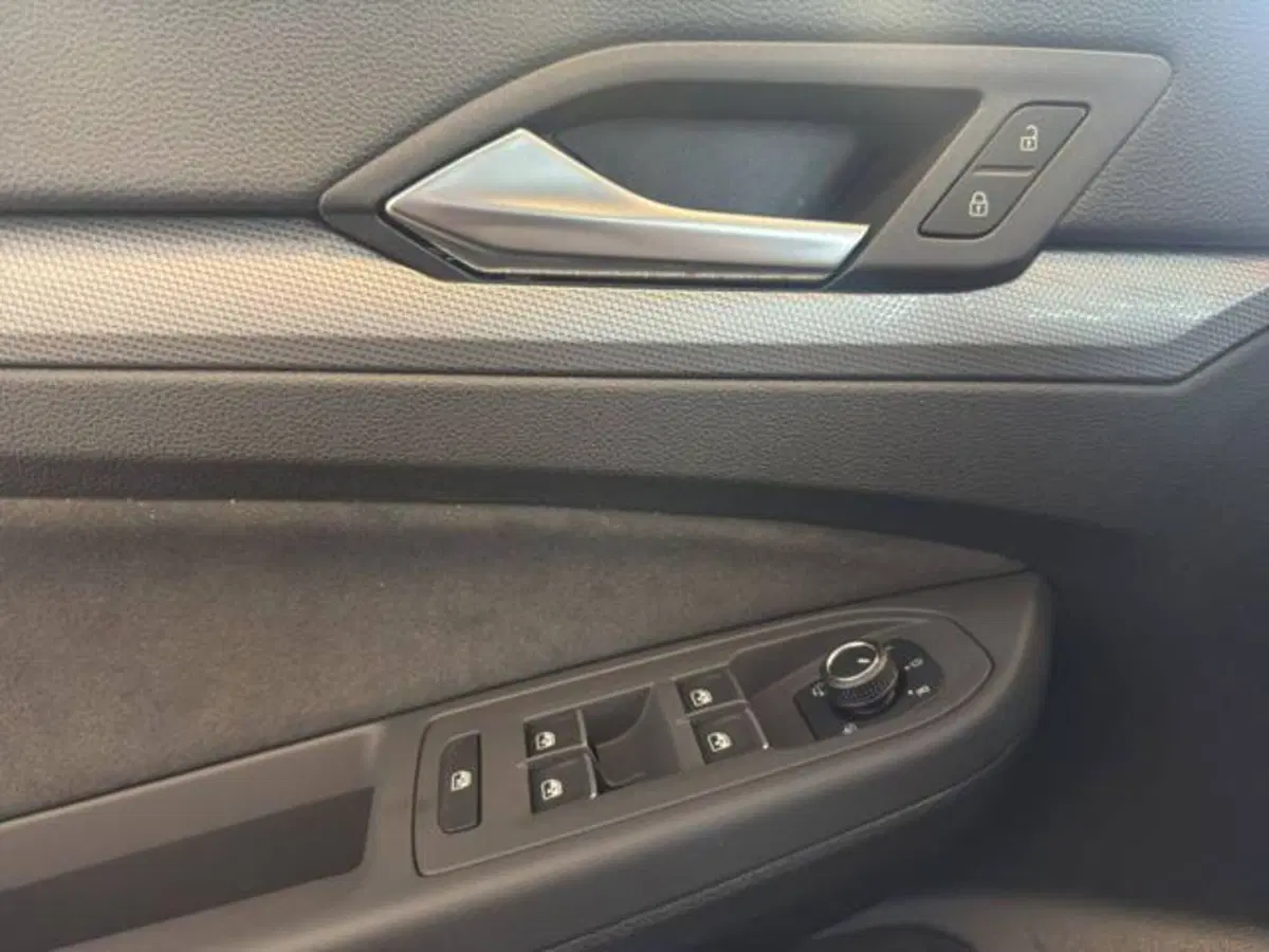 Volkswagen Golf nuova a Milano (14)