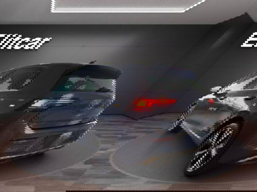 Volkswagen Golf nuova a Milano (4)