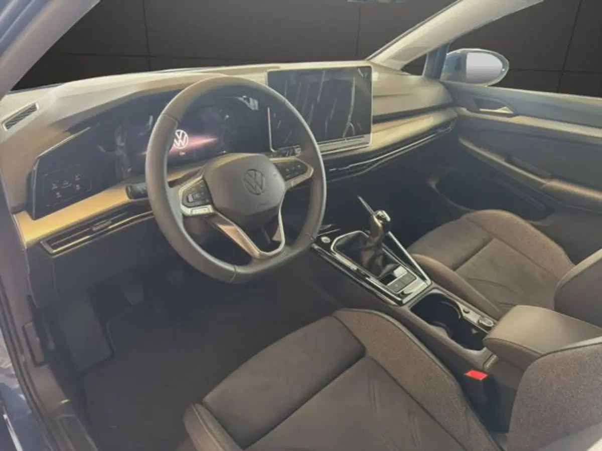Volkswagen Golf nuova a Milano (8)
