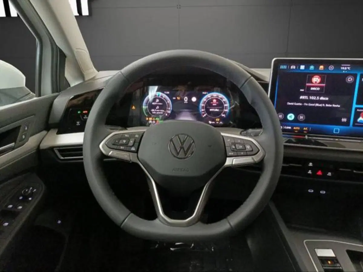 Volkswagen Golf nuova a Milano (10)