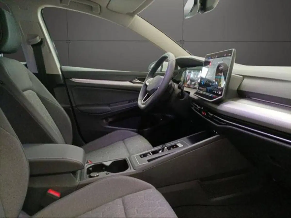 Volkswagen Golf nuova a Milano (11)