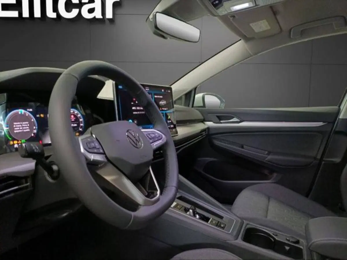 Volkswagen Golf nuova a Milano (12)