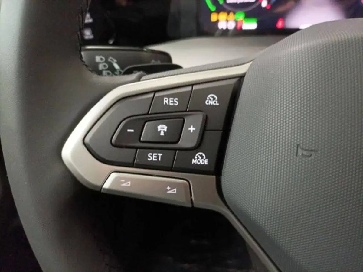 Volkswagen Golf nuova a Milano (13)