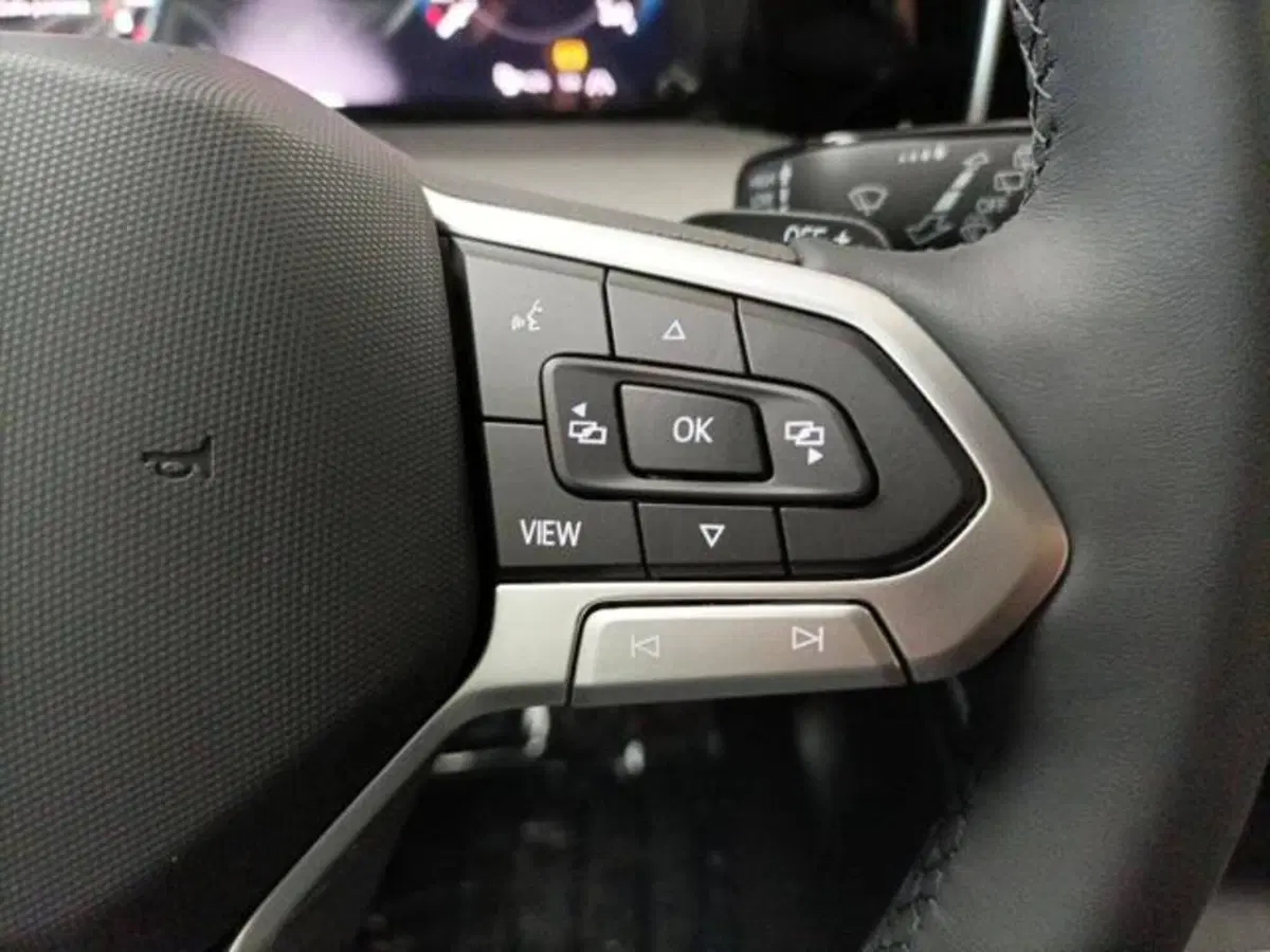 Volkswagen Golf nuova a Milano (14)