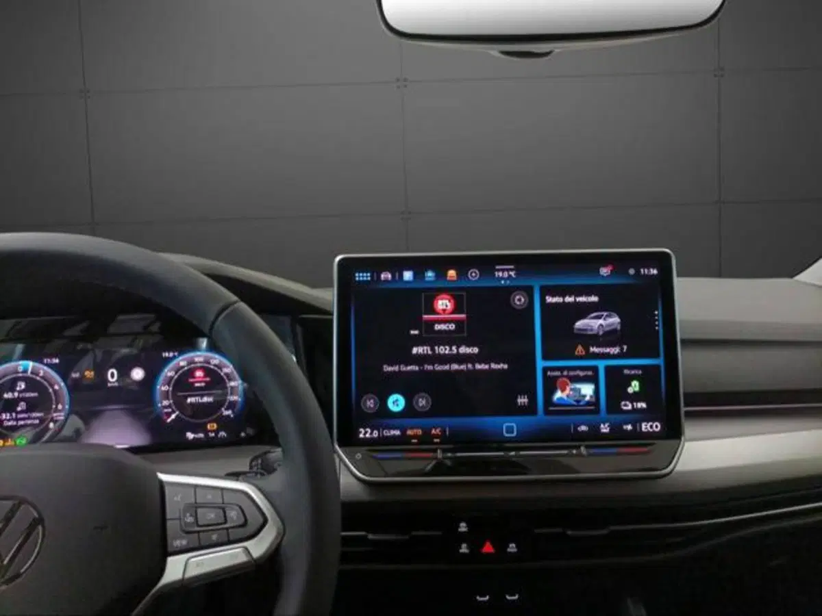 Volkswagen Golf nuova a Milano (15)