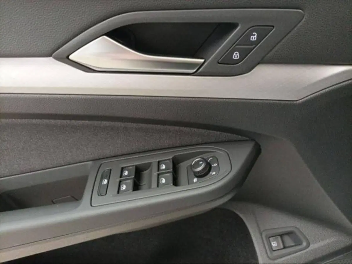 Volkswagen Golf nuova a Milano (17)