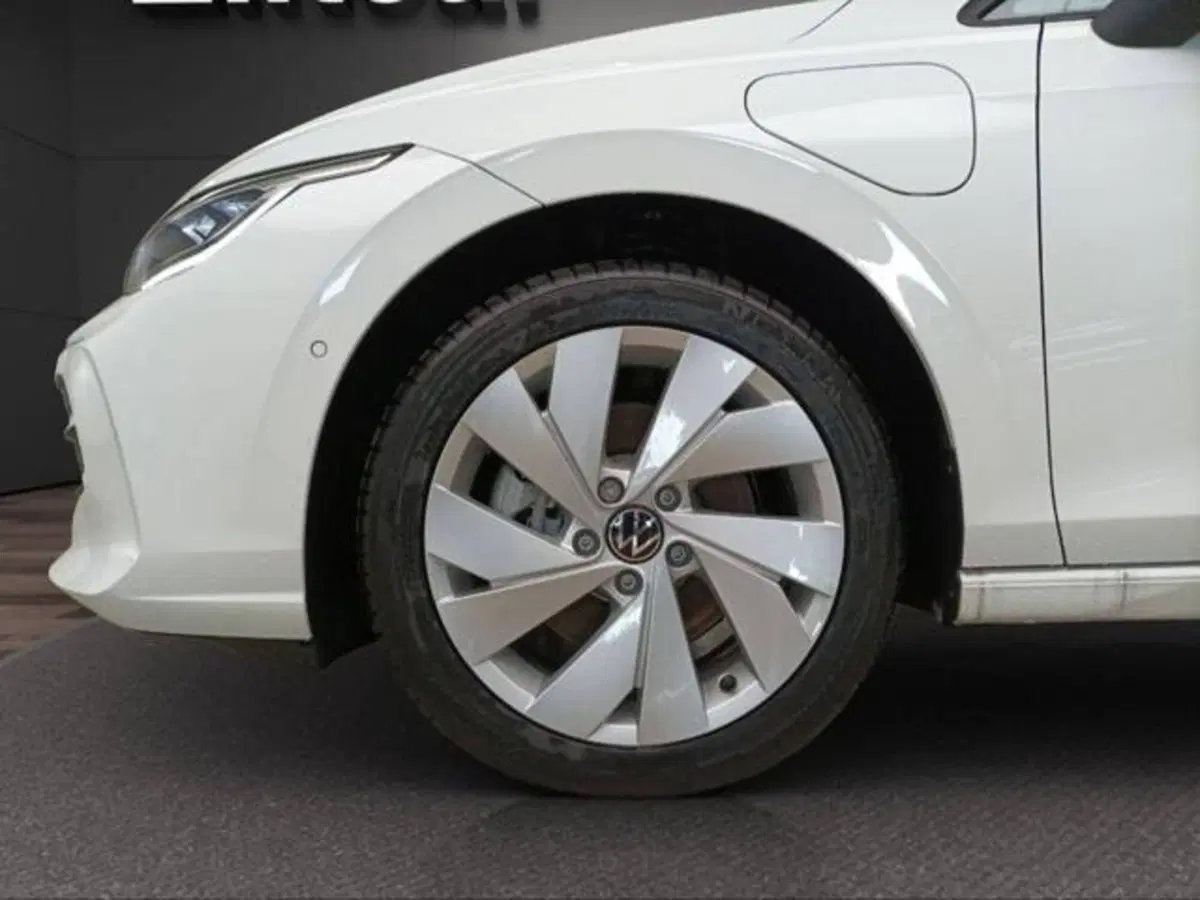 Volkswagen Golf nuova a Milano (4)