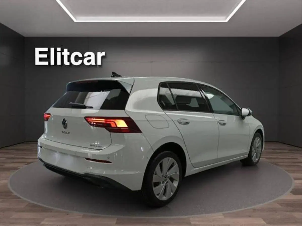 Volkswagen Golf nuova a Milano (5)