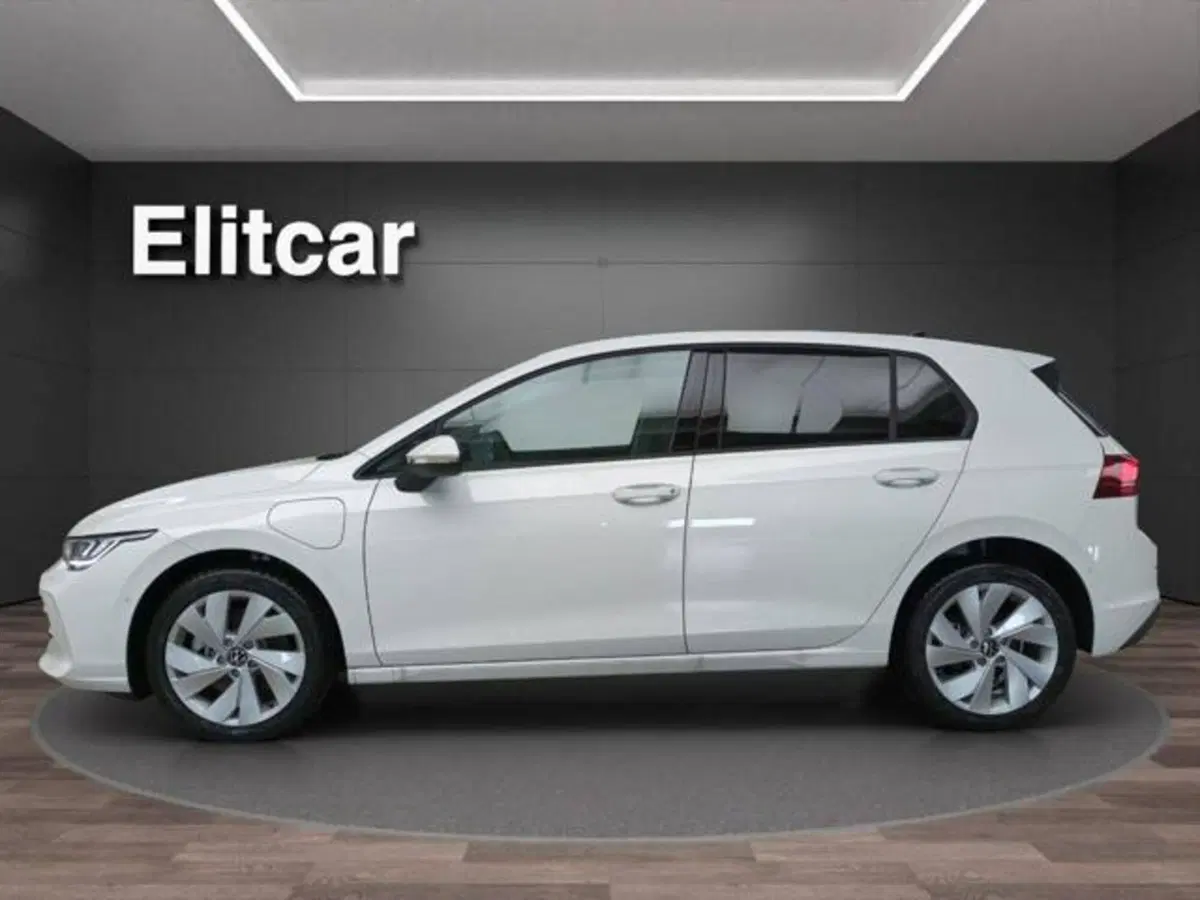 Volkswagen Golf nuova a Milano (7)