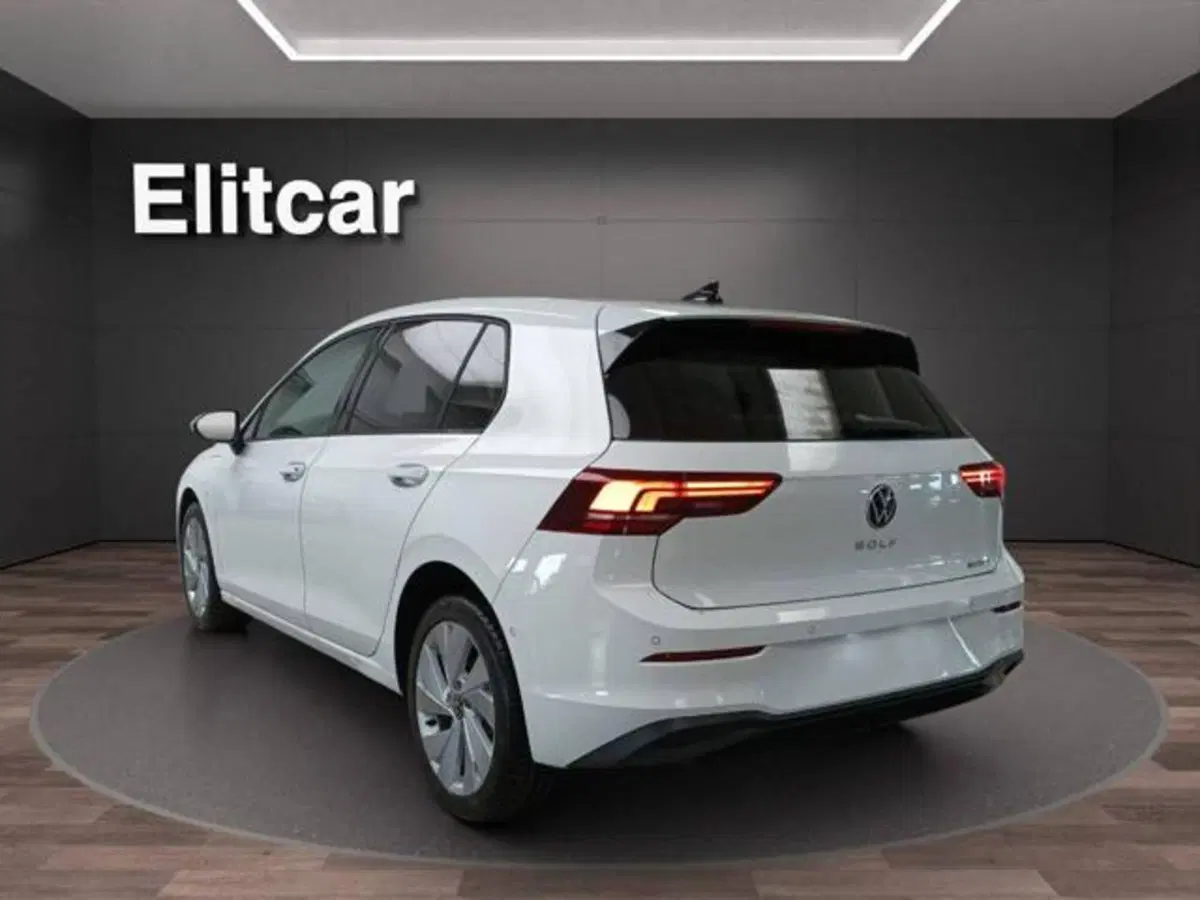 Volkswagen Golf nuova a Milano (8)