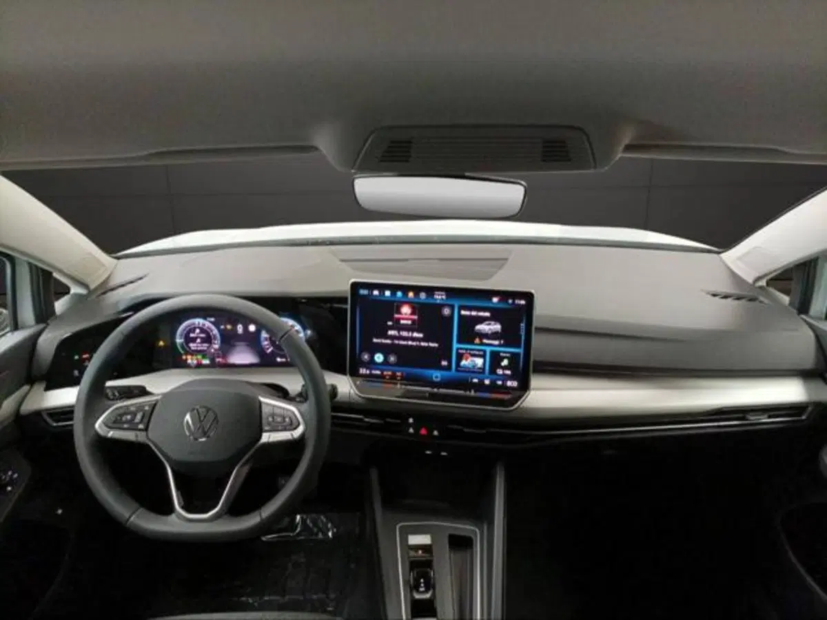 Volkswagen Golf nuova a Milano (9)