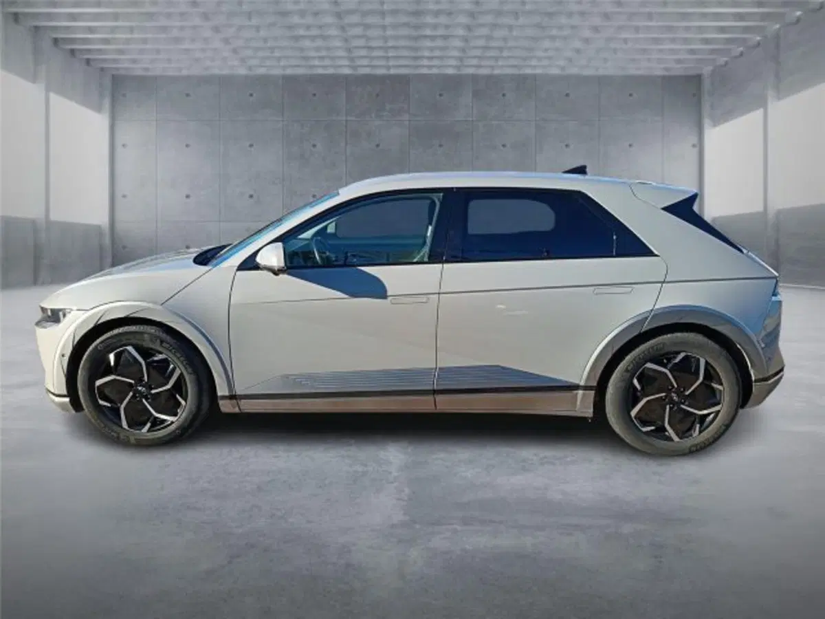 Hyundai Ioniq 5 usata a Bari (7)