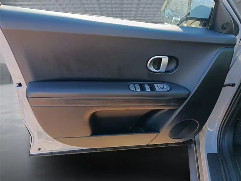 Hyundai Ioniq 5 usata a Bari (9)