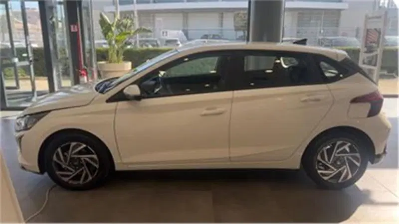 Hyundai i20 nuova a Bari (3)