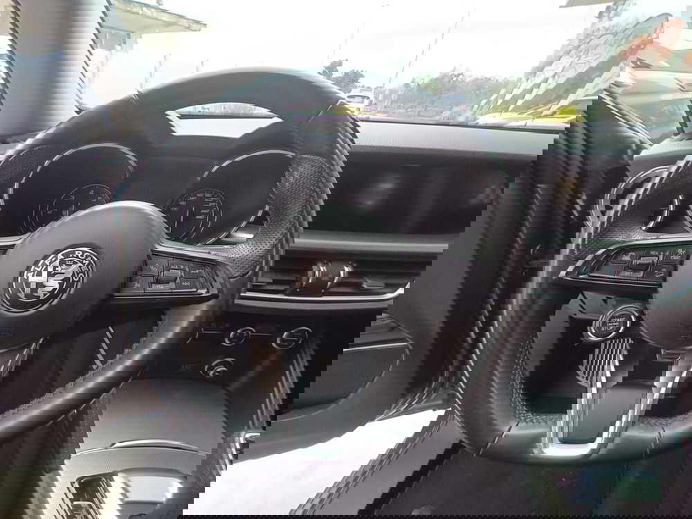 Alfa Romeo Stelvio usata a Bari (10)