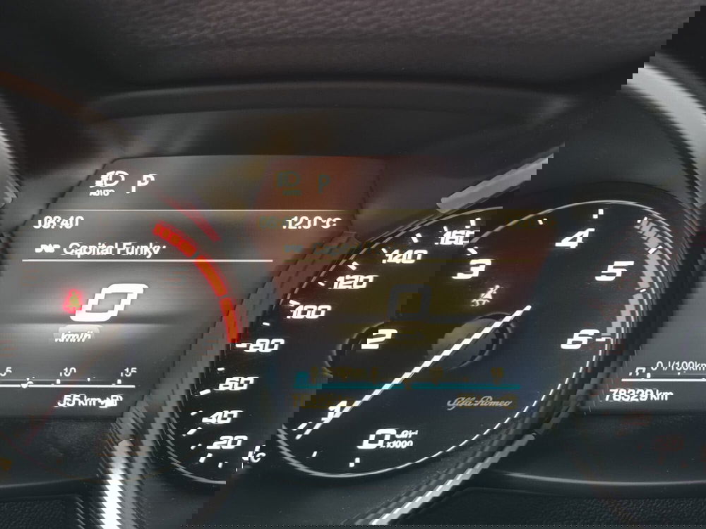 Alfa Romeo Stelvio usata a Bari (11)