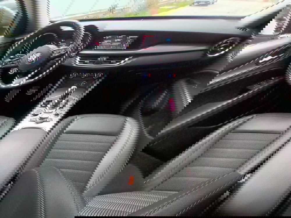 Alfa Romeo Stelvio usata a Bari (13)