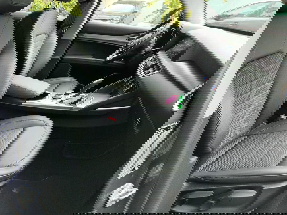 Alfa Romeo Stelvio usata a Bari (16)